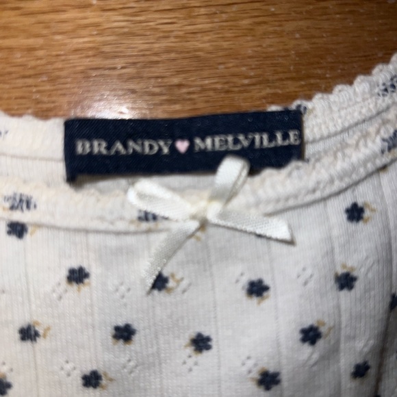 Brandy Melville Floral Top - Picture 2 of 4